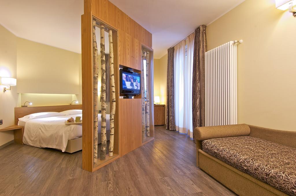 Harmony Suite Hotel Selvino Room photo