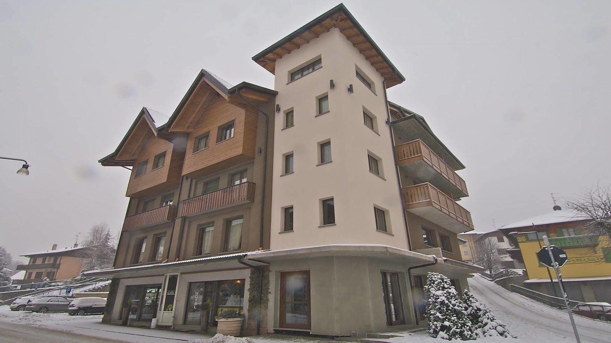 Harmony Suite Hotel Selvino Exterior photo